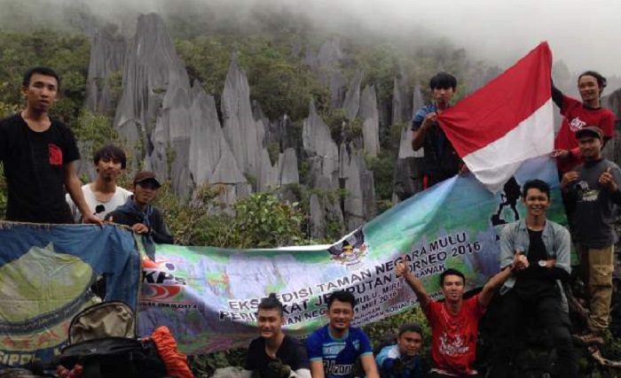 Mapala Fisip Untan Kunjungi Puncak Pinnacles Malaysia