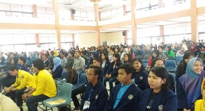 Ratusan Mahasiswa Antusias Ikuti Seminar Ravelnas Himapol