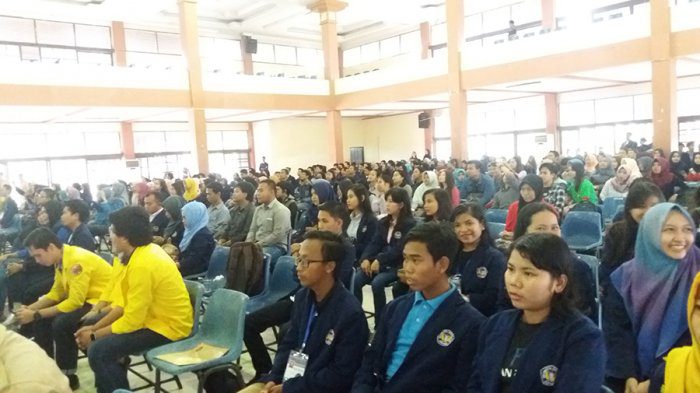 Ratusan Mahasiswa Antusias Ikuti Seminar Ravelnas Himapol